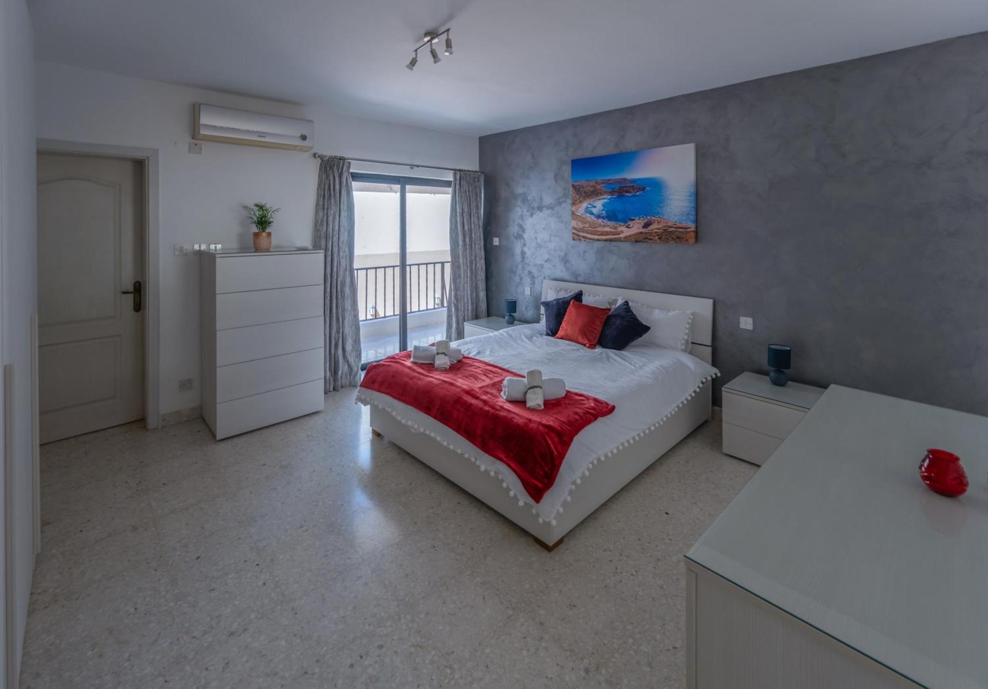 Spacious 3 Bedroom Apartment In The Heart Of St Julians San Ġiljan Extérieur photo