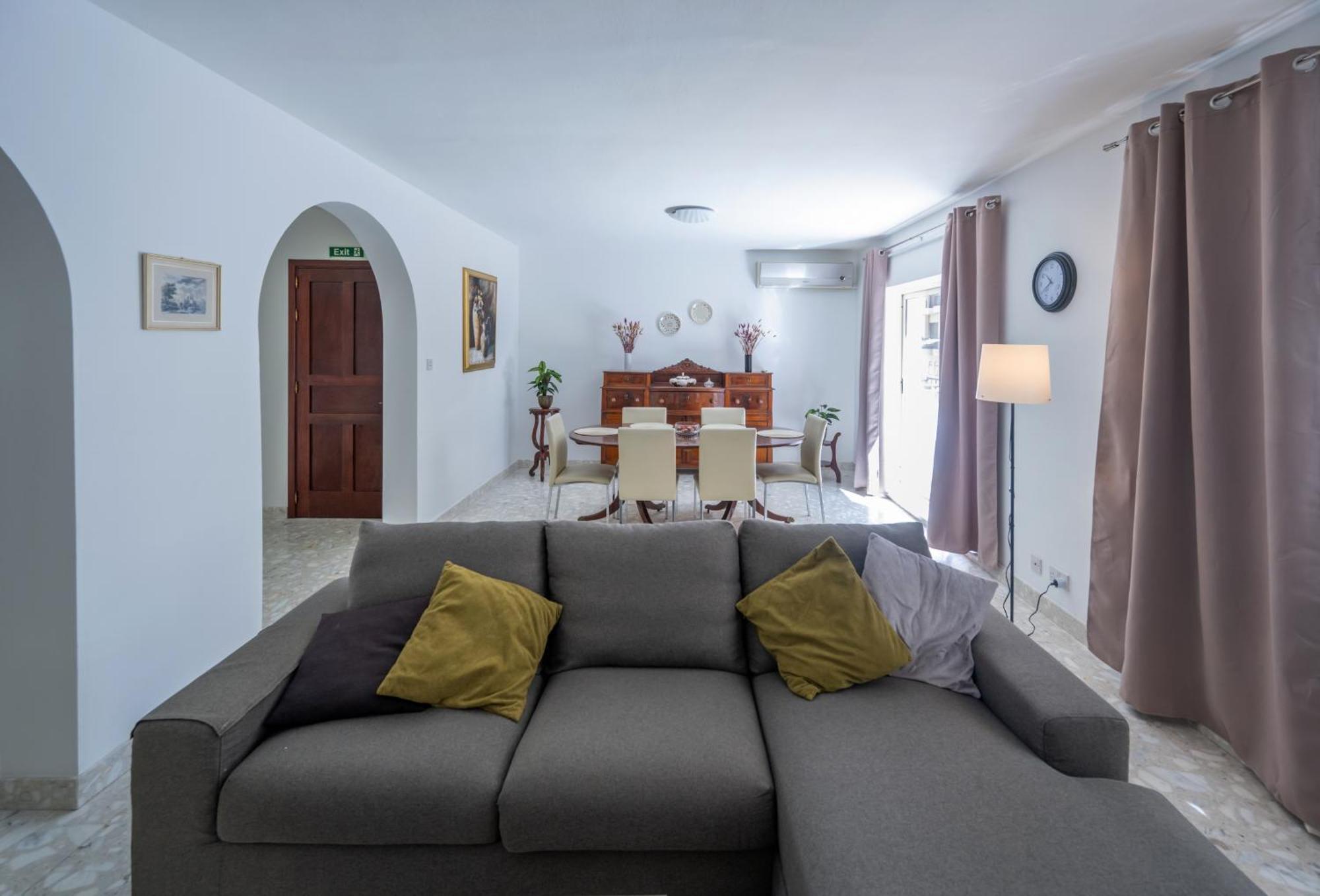 Spacious 3 Bedroom Apartment In The Heart Of St Julians San Ġiljan Extérieur photo
