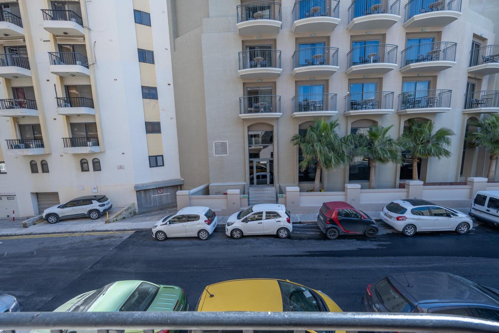 Spacious 3 Bedroom Apartment In The Heart Of St Julians San Ġiljan Extérieur photo