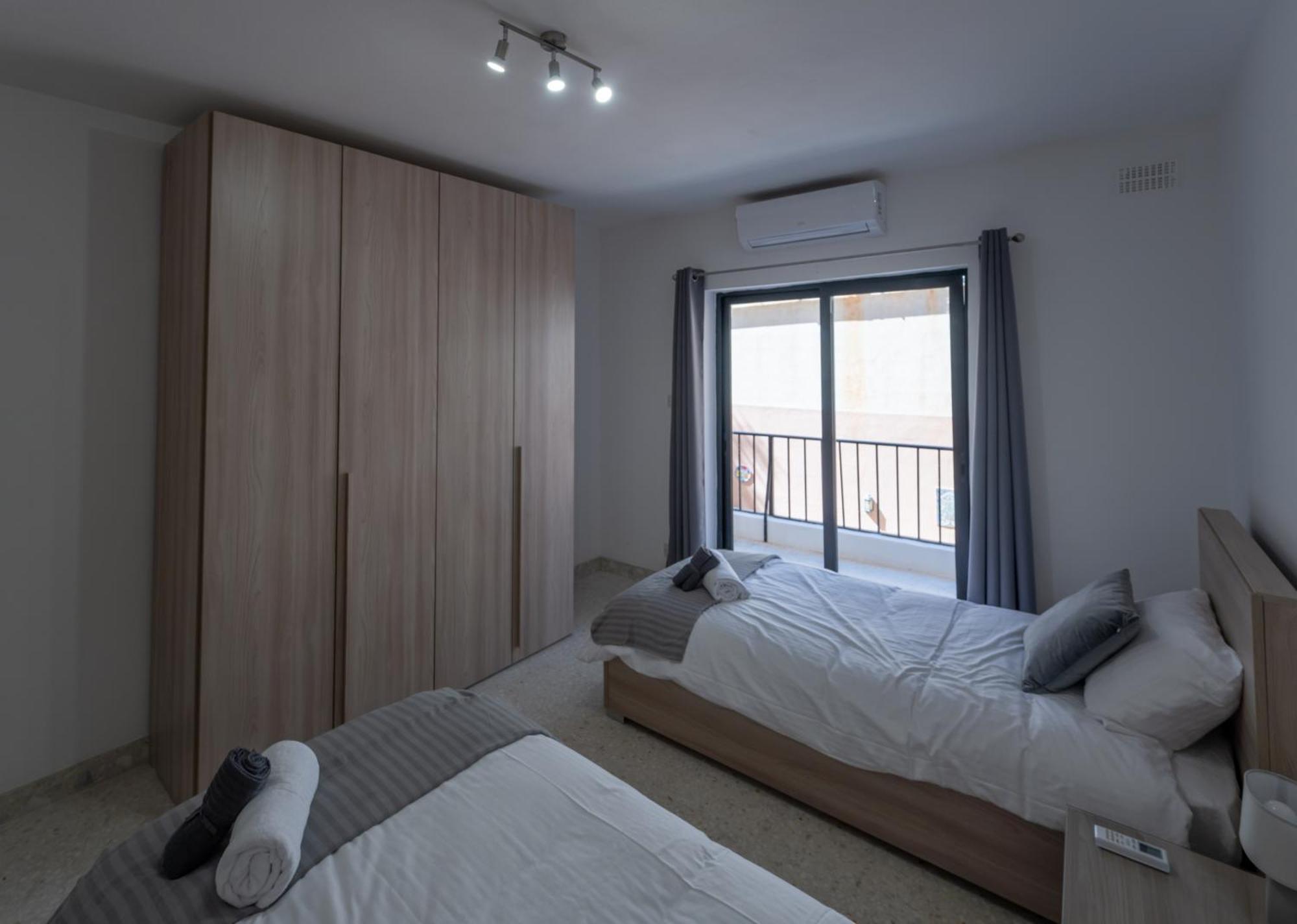 Spacious 3 Bedroom Apartment In The Heart Of St Julians San Ġiljan Extérieur photo