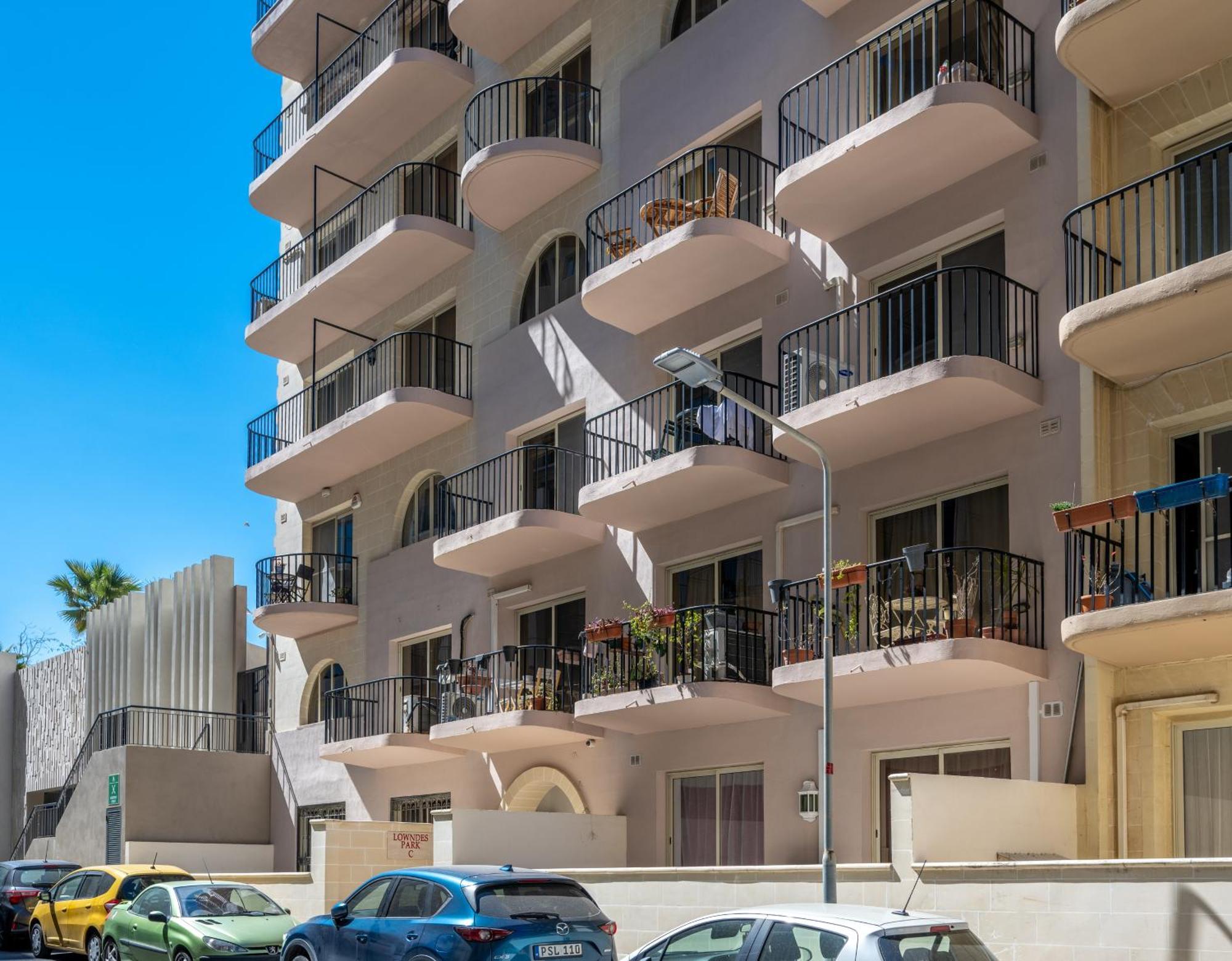 Spacious 3 Bedroom Apartment In The Heart Of St Julians San Ġiljan Extérieur photo