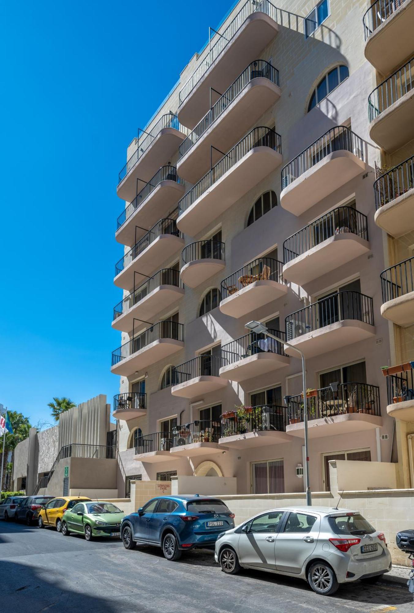 Spacious 3 Bedroom Apartment In The Heart Of St Julians San Ġiljan Extérieur photo